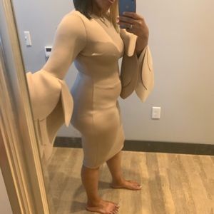 Midi dress with flower sleeves